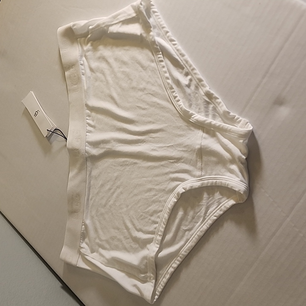 UGG Desiray Cheeky Boy Short white size 1X